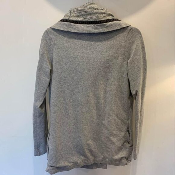 🔆lululemon wrap coat. Gray. Size 6. New condition. Can be worn open or sn… - Picture 6 of 10